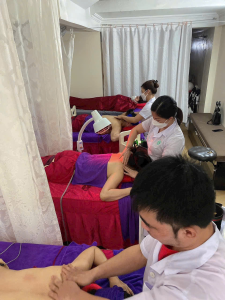 Đội ngũ chuyên gia và kỹ thuật viên