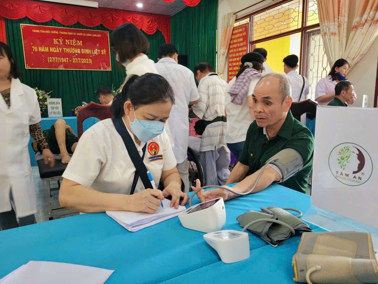 Dịch vụ chữa bệnh bằng điện sinh học