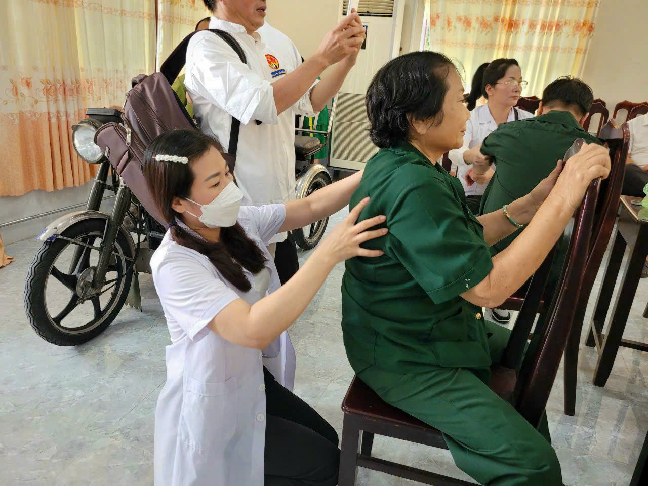 Trị liệu chuyên sâu tê bì chân tay